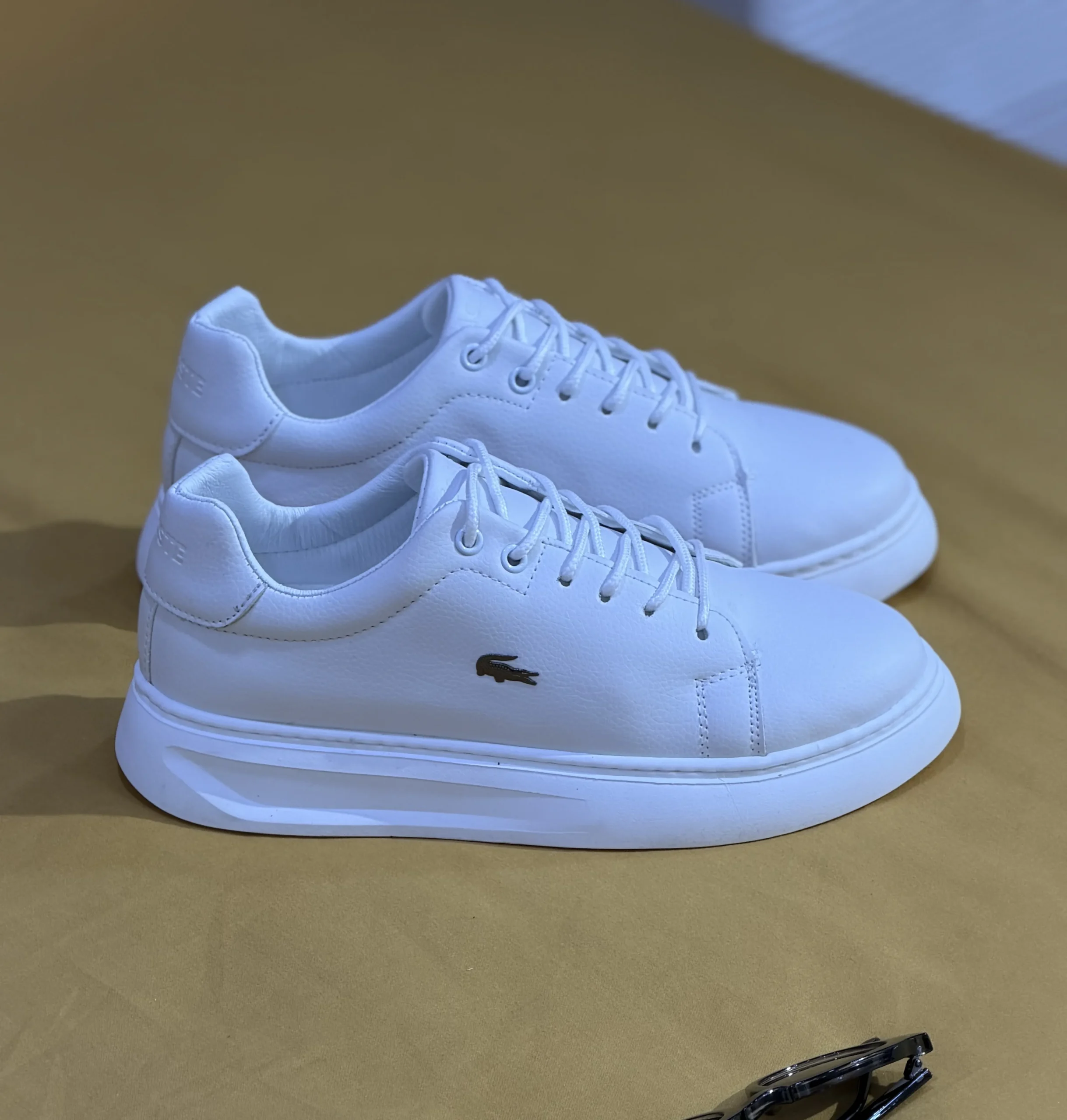 Chaussure Lacoste blanc